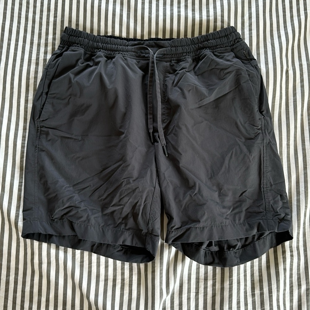 Large Men’s Lululemon Short